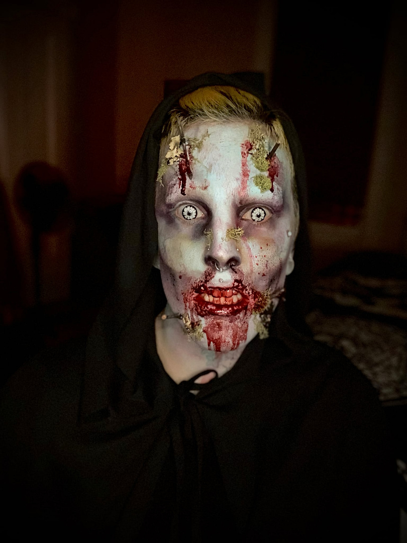 Zombie apocalypse inspired makeup by Waring Makeup