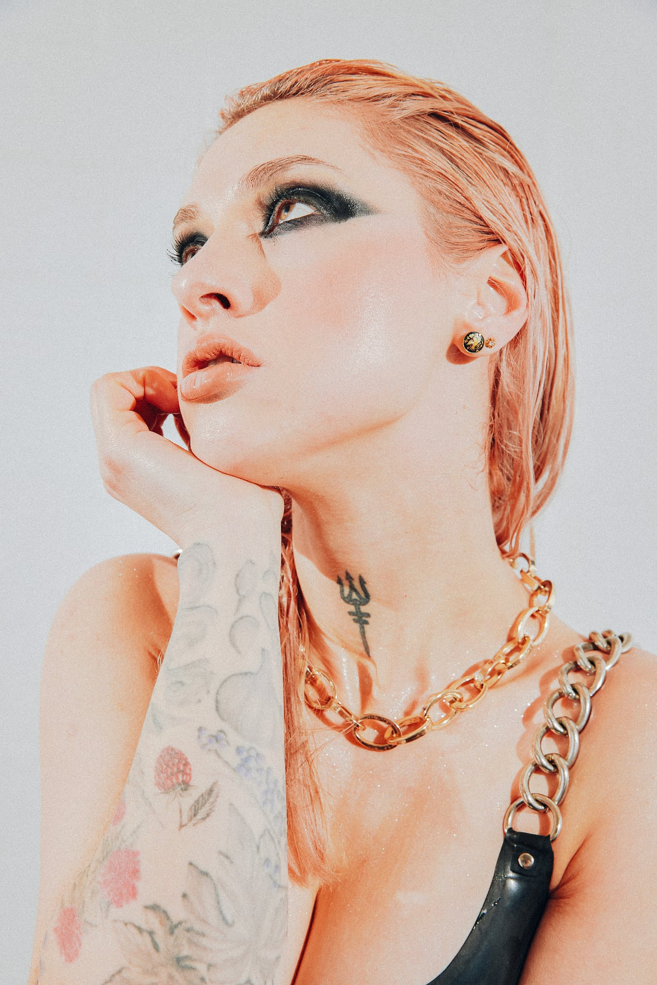 Editorial Makeup by Gen Waring Wet soaked inspired editorial makeup by Waring Makeup